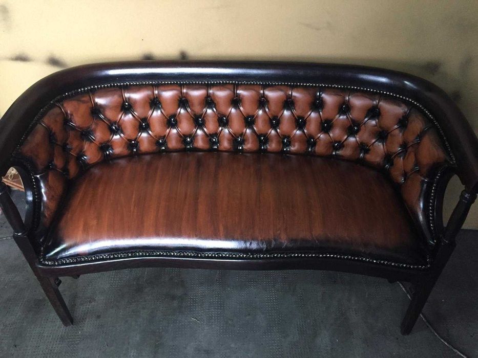 Canapea stil Chesterfield!