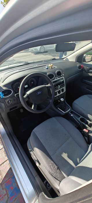 Vând Ford focus 1.6 16v ti-vct 115 cp