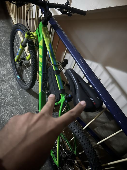 Bicicleta CUBE roti 27,5