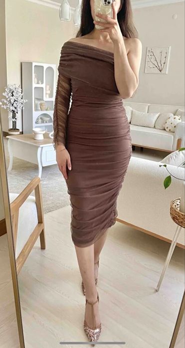 Чисто нова елегантна рокля за повод