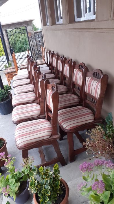 Vănd 12 scaune lemn masiv