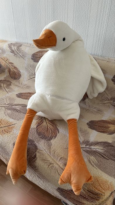 Продам белого мягкого милого гуся почти лебедя