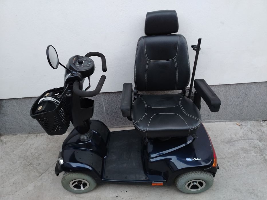 Cărucior scuter electric persoane cu dizabilități