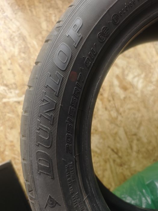 Продается резина практически новая 200км пробег,  Dunlop 205/55/17