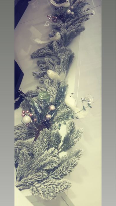 Ghirlanda cu zapada si vrabiute albe -craciun sarbatori coronita