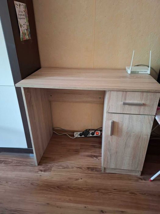 Бюро почти ново...