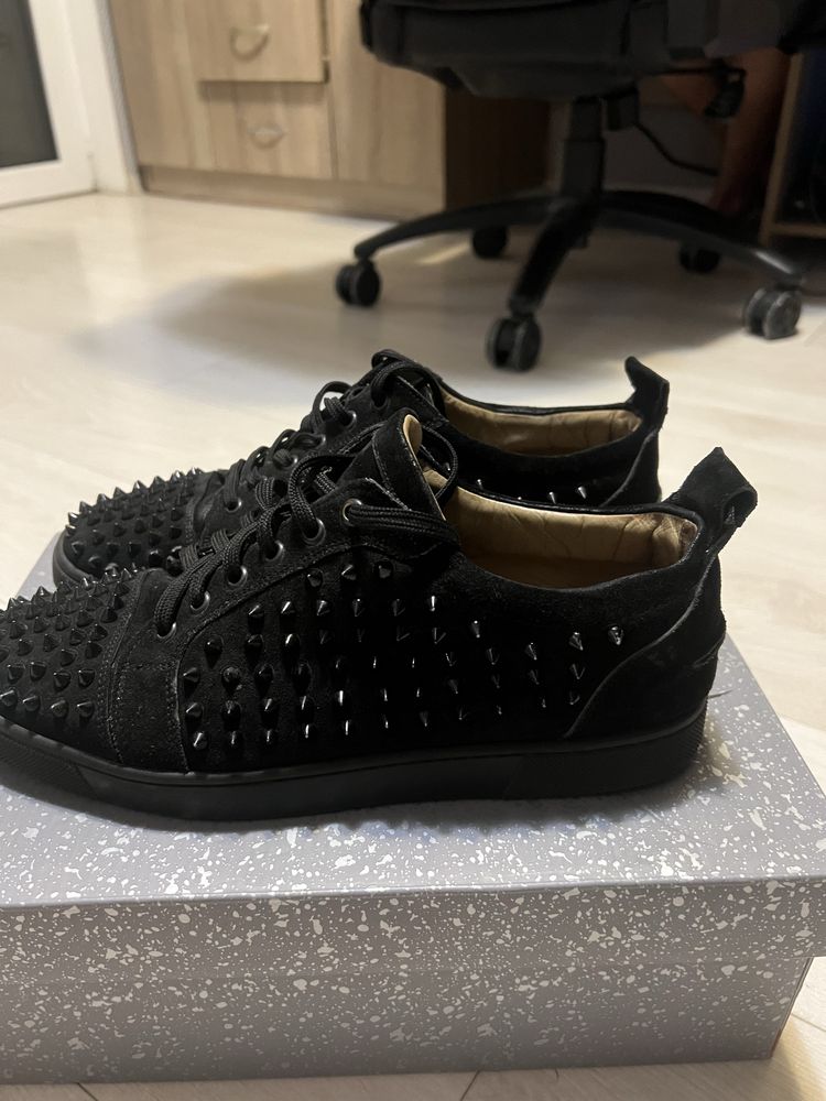 Louboutin spikes обувки