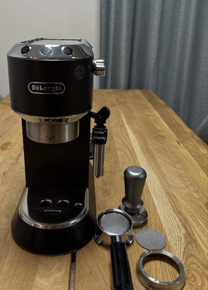 Кафемашина Delonghi Dedica с аксесоари