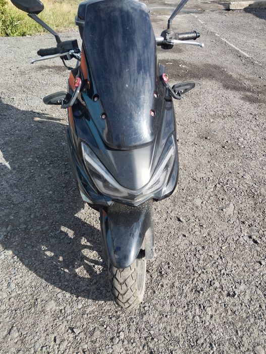 Продам скутер 150 кубов