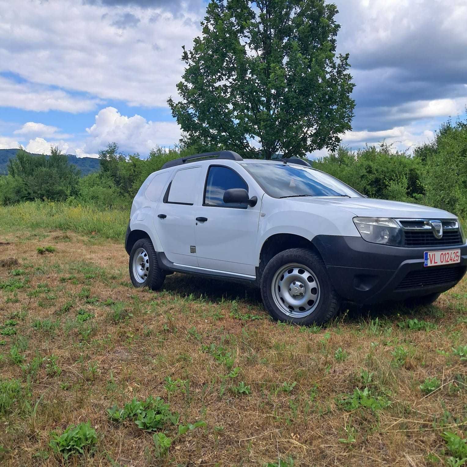 Dacia Duster 4x4 an 2011 autoutilitara 4x4 motor 1600 Benzina