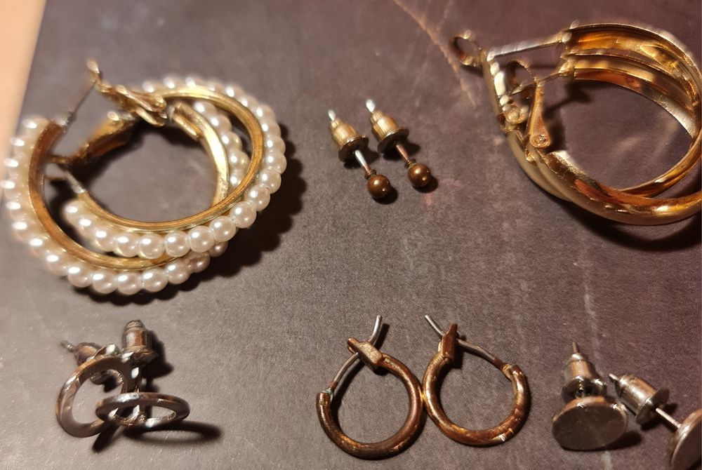 Lot 11 perechi de cercei