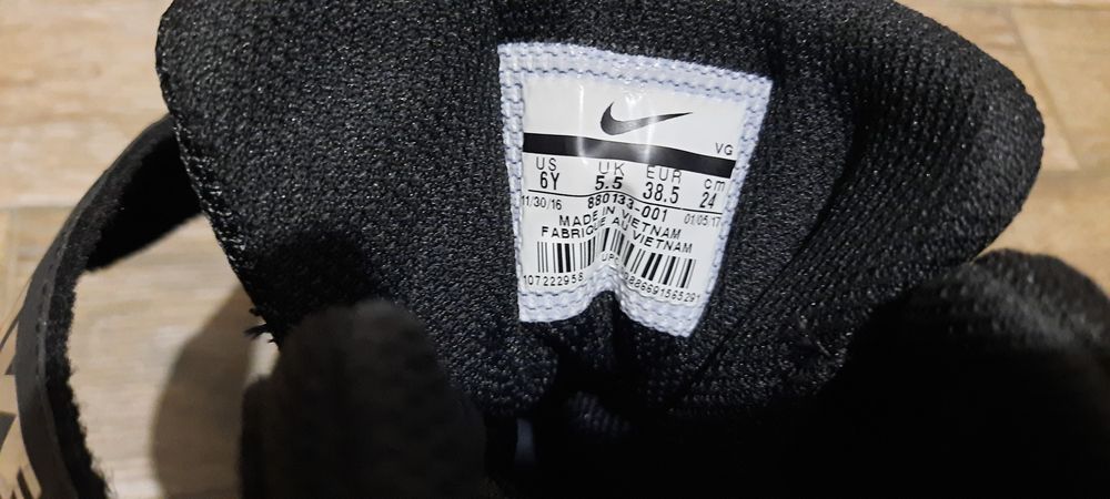 Adidasi nike fotbal