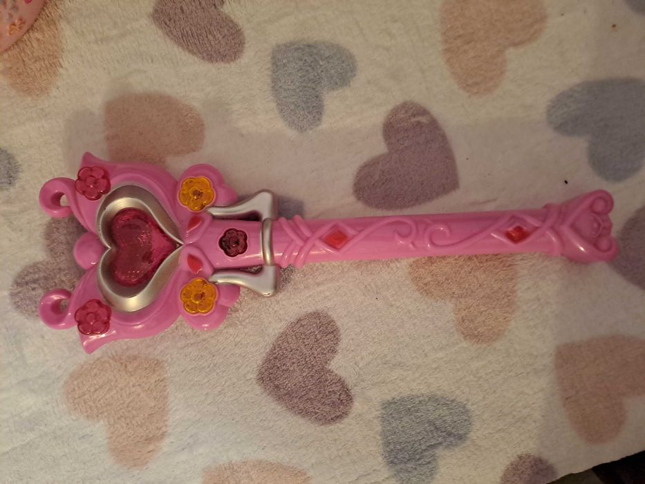 Светещ и свирещ часовник,музикална пръчка и къщичка с животни