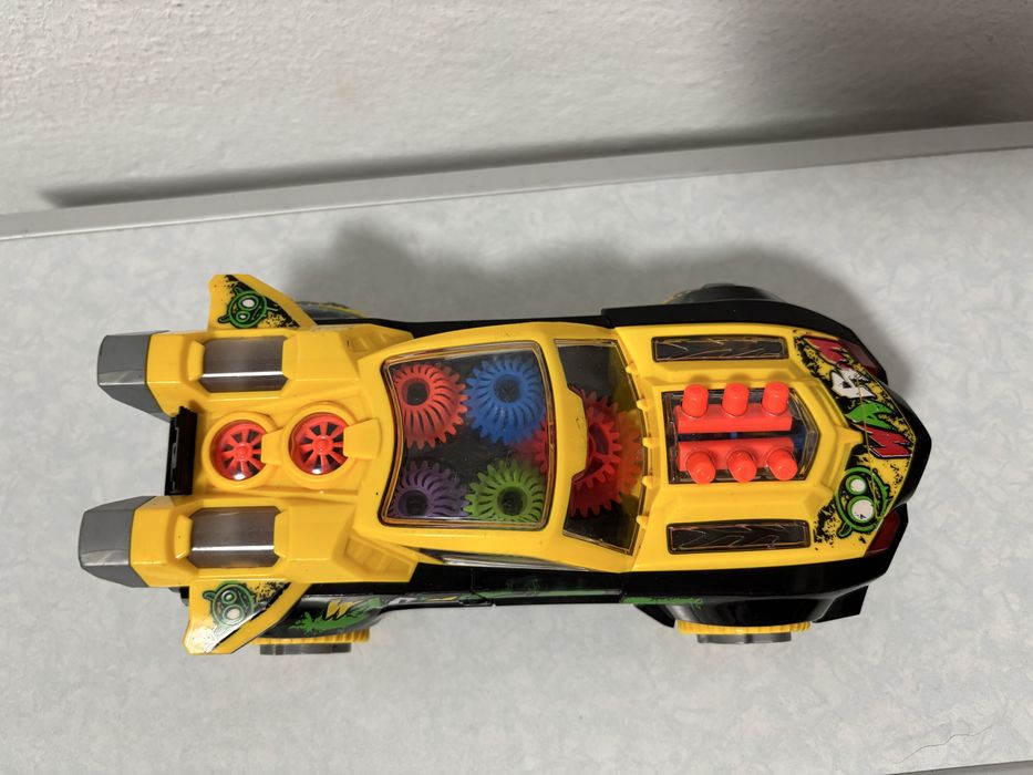 Mașinuță cu lumini și sunete