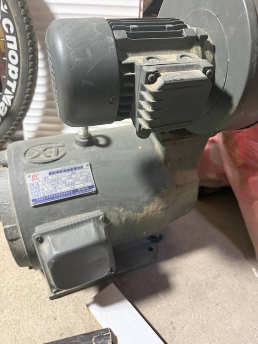 Трёхфазный мотор 380V с вентилятором (новый)