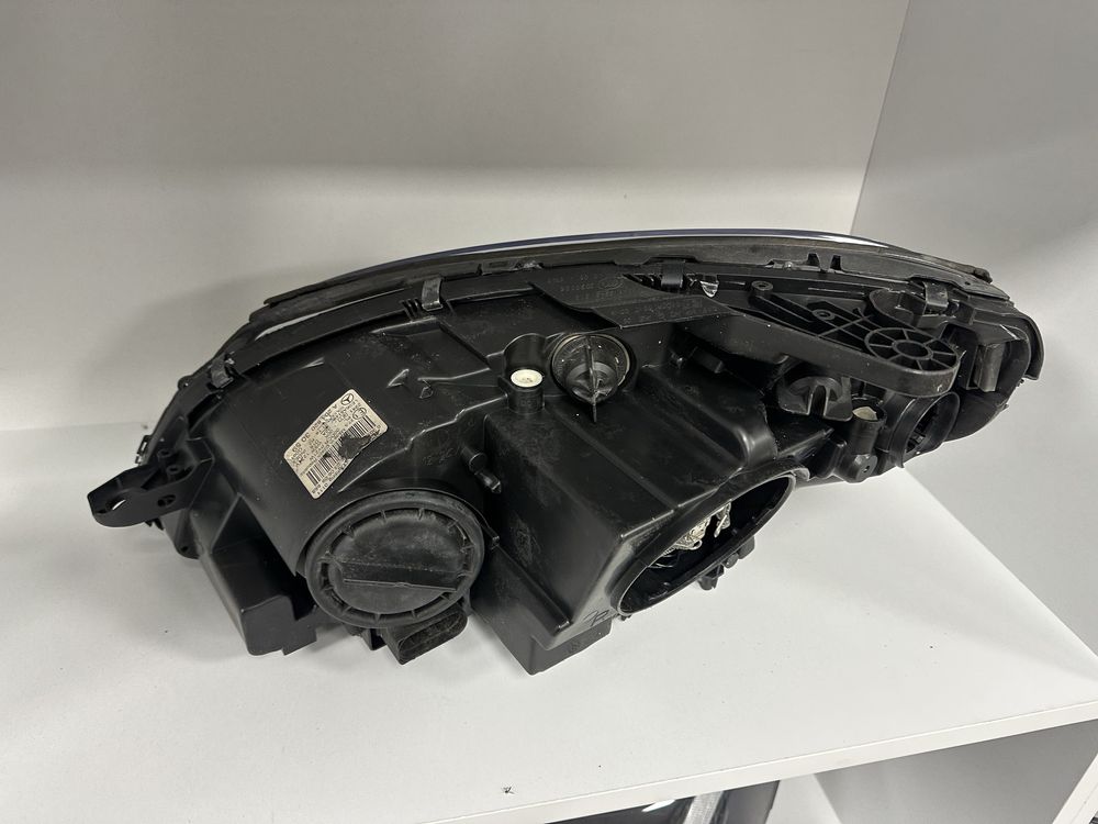 Mercedes w204 xenon десен фар фарове