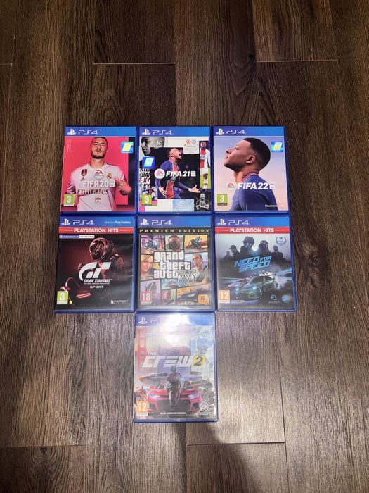 Vand PS4 + 2 manete + 7 jocuri