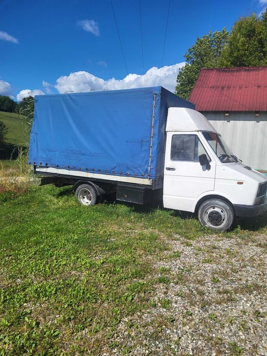 Camioneta Iveco, motor 2,5 turbo
