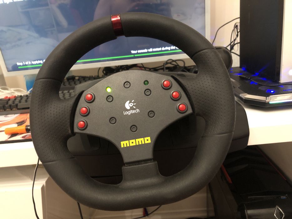 Volan gaming logitech momo racing