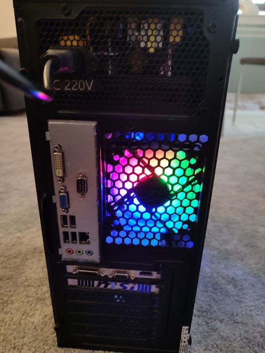 PC Gaming i7 16GB RAM OK pt Fortnite LoL școală proiecte filme

---

?