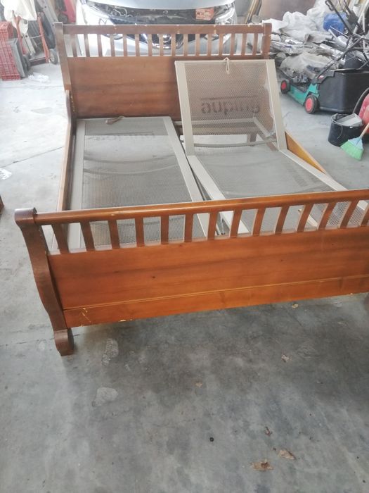 Pat din lemn masiv doua persoane