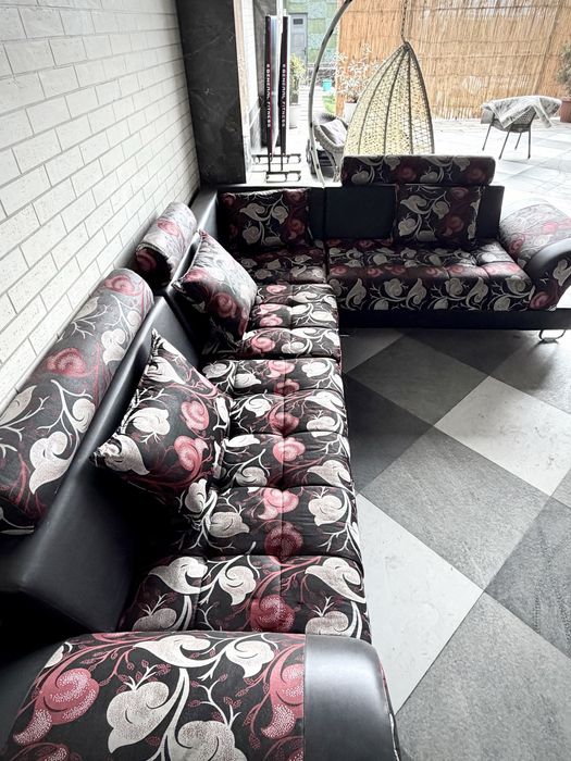 Продаю уголок в идеальном состоянии!