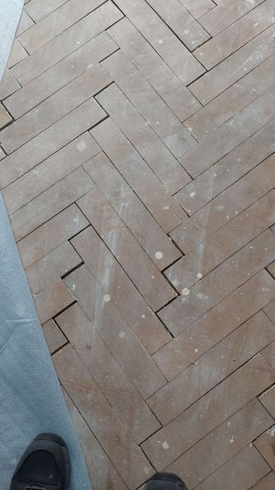 Продавам паркет нециклен