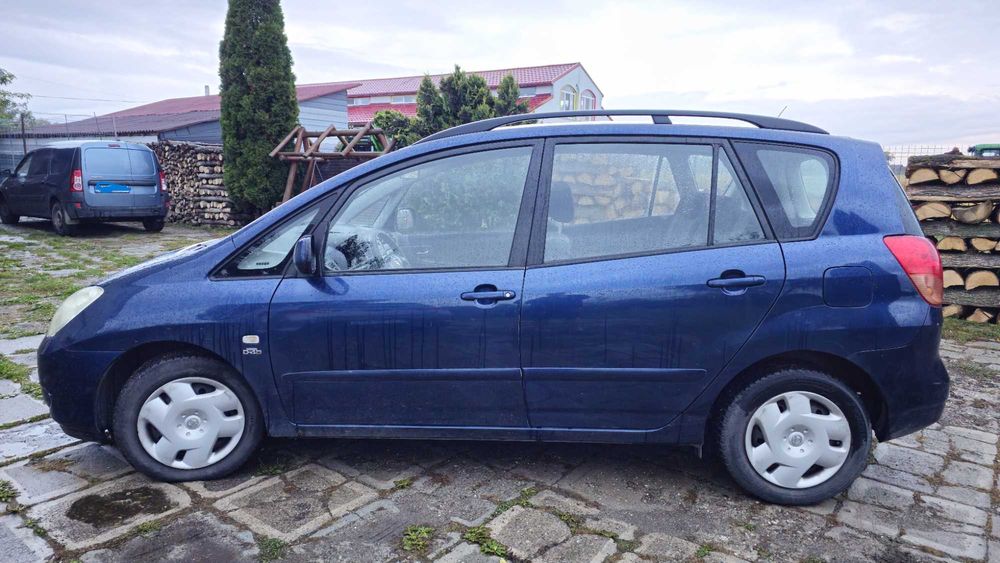Vand Toyota Corolla Verso 2003 / 2.0 D-4D
