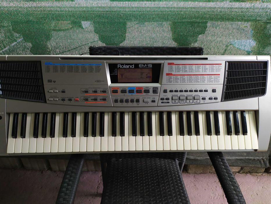 Синтезатор Roland EM 15