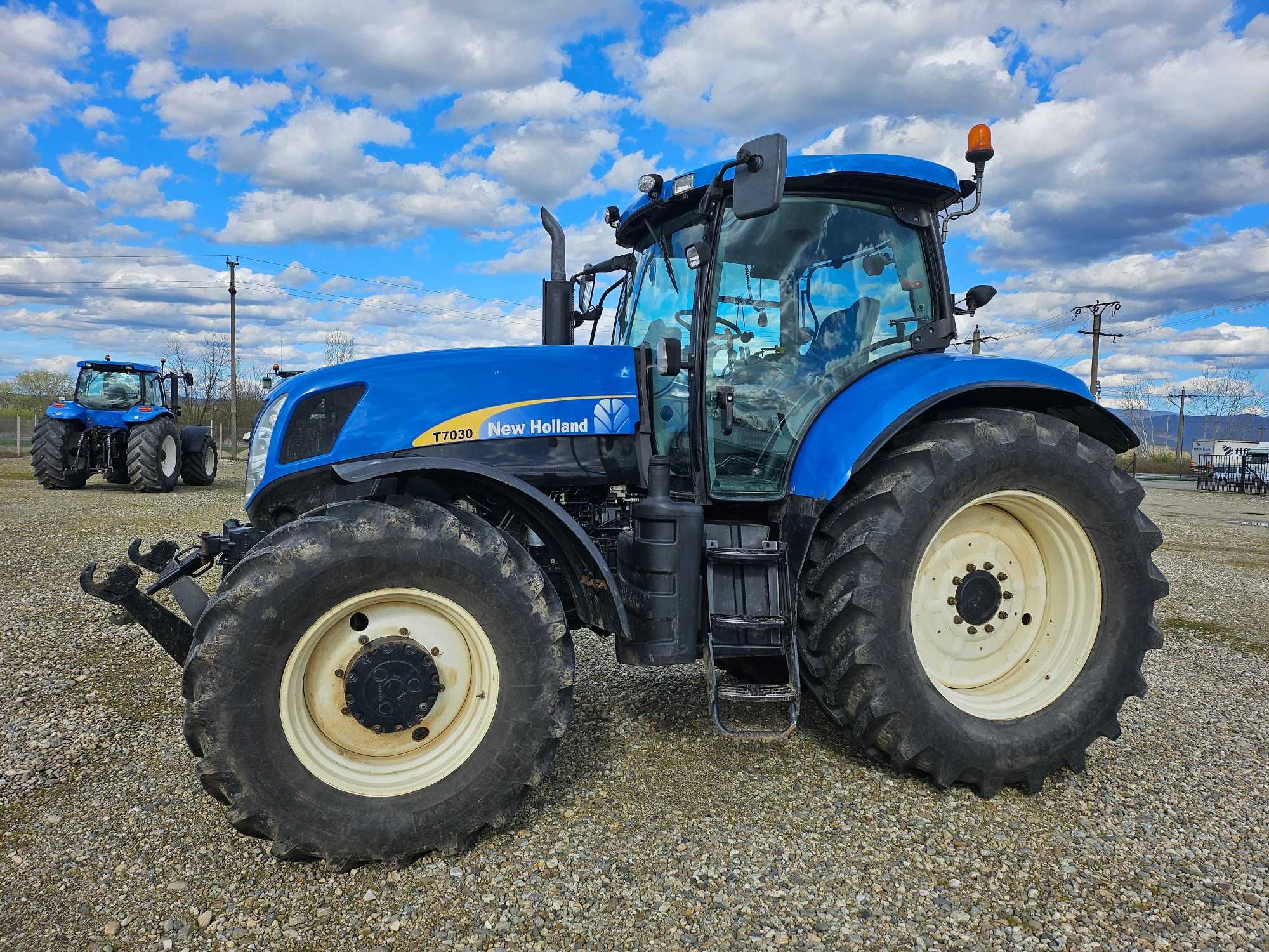 Tractor New Holland T7030