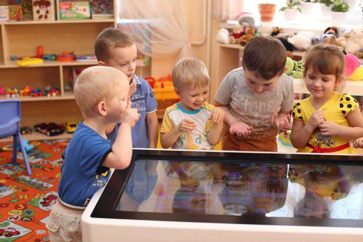 Children's interactive table UTSKids 43"