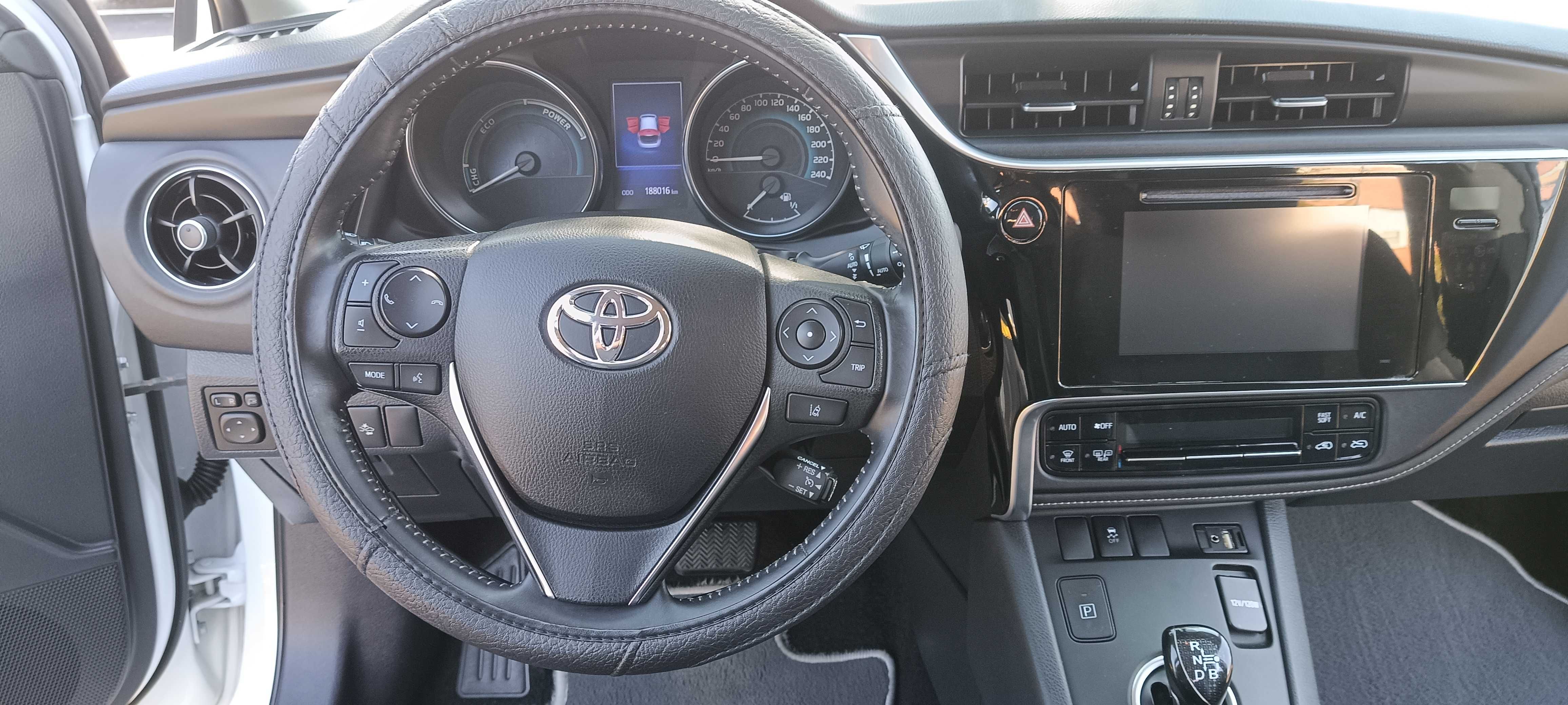 Toyota Auris hibrid anul 2019