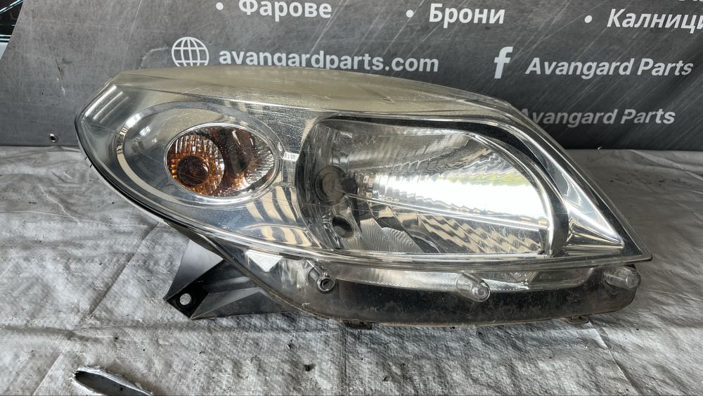 Ляв и десен фар Dacia Sandero 2008