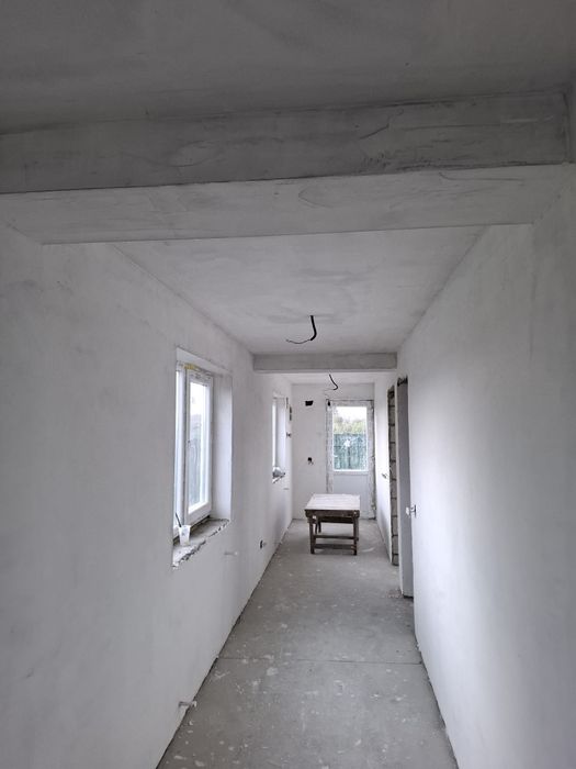 Zugrav , glet 10 lei, mp stratul  lavabil 5 lei stratul