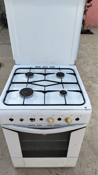Продам бу газовая плита Indesit