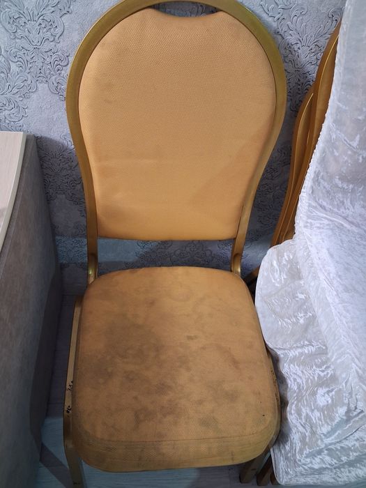 Продам стулья банкетные