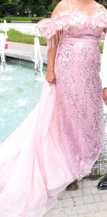 Офицялна Рокля носена е само венъж 2ч. Размер с/м