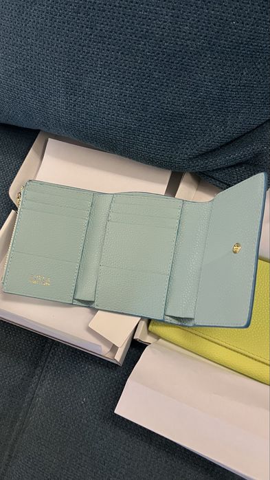 Чисто нов модел Furla Camelia.100% оригинал, с етикети.В два цвята.