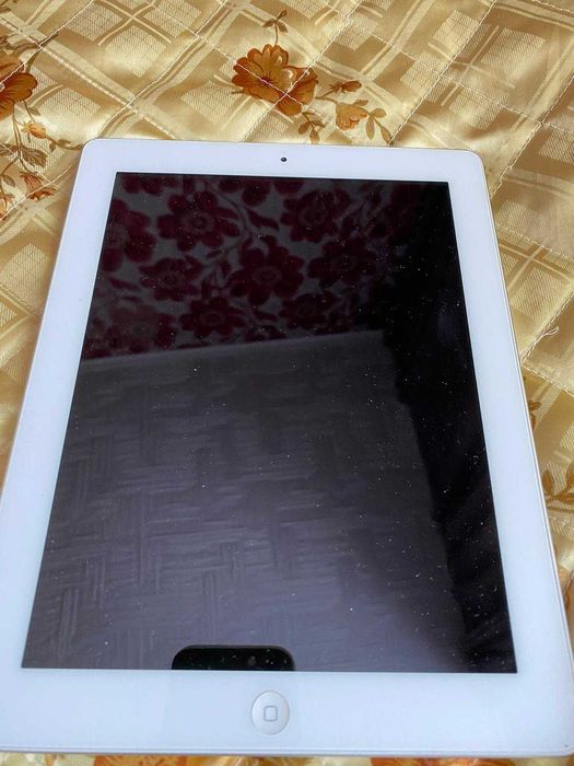 Таблет Apple iPad А1416 3-то поколение, 16 GB, 9.7 инча + кожен калъф