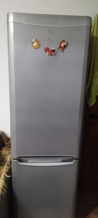 Холодильник indesit