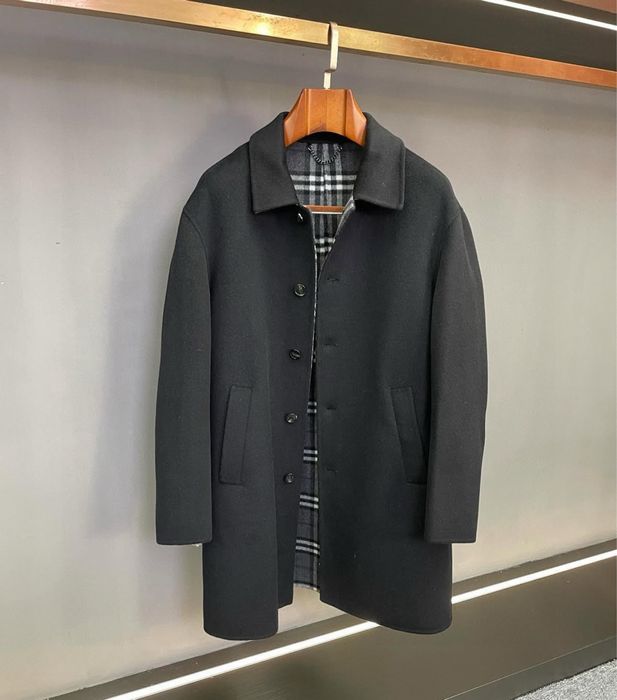 Palton Burberry , calitate premium , pe comanda , nou , M