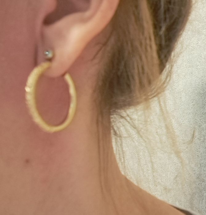 Продам золотые серьги можно сказать новые .