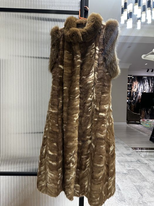 Продаю натуральную длинную жилетку