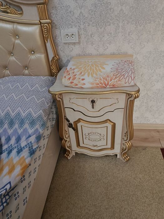 Spalni garnitur sotiladi