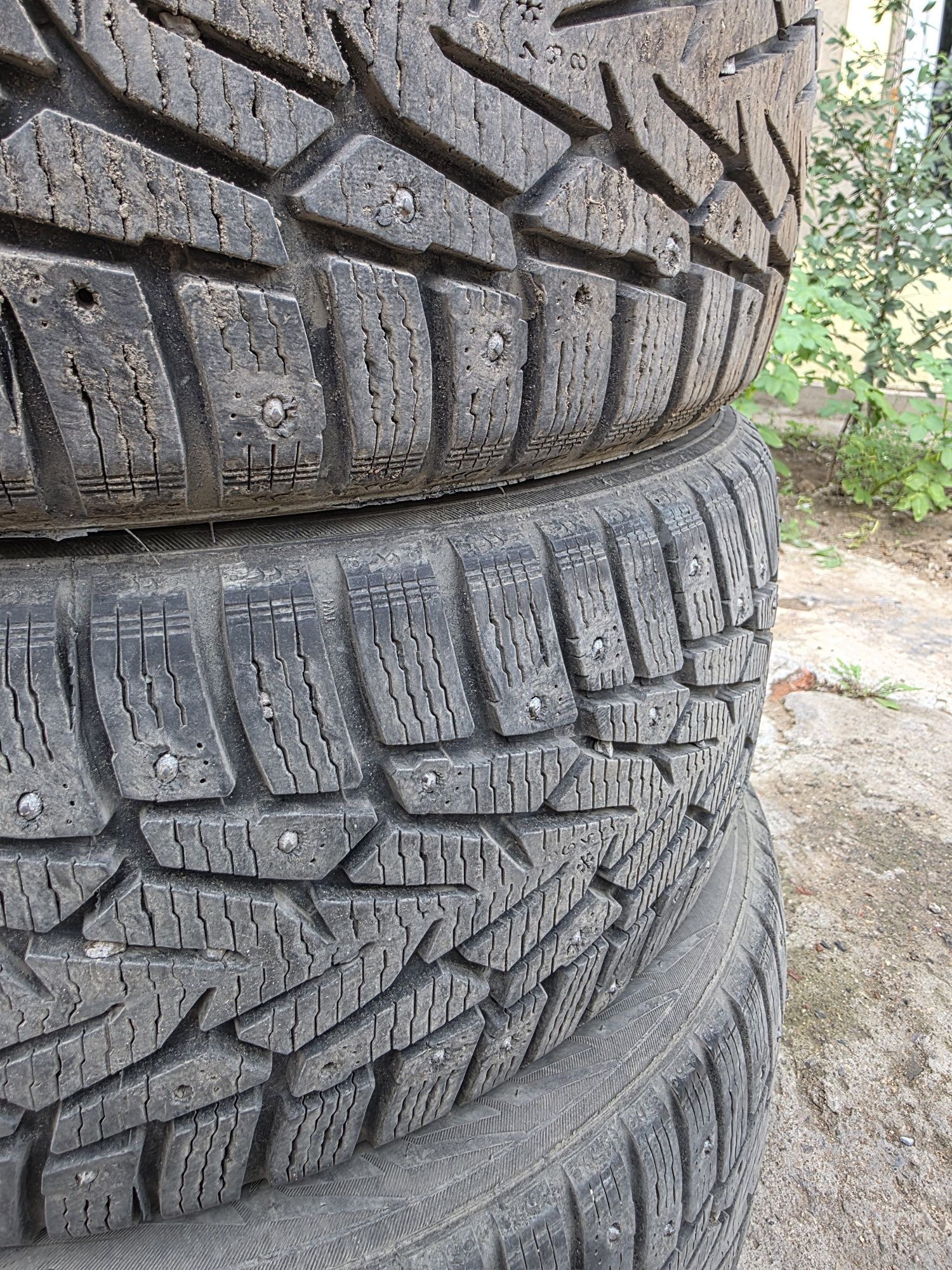 Комплект зимних шин Nokian 215/55/17