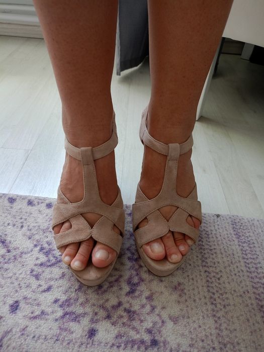 Vând sandale dama produs de calitate superioara,piele ecologica.