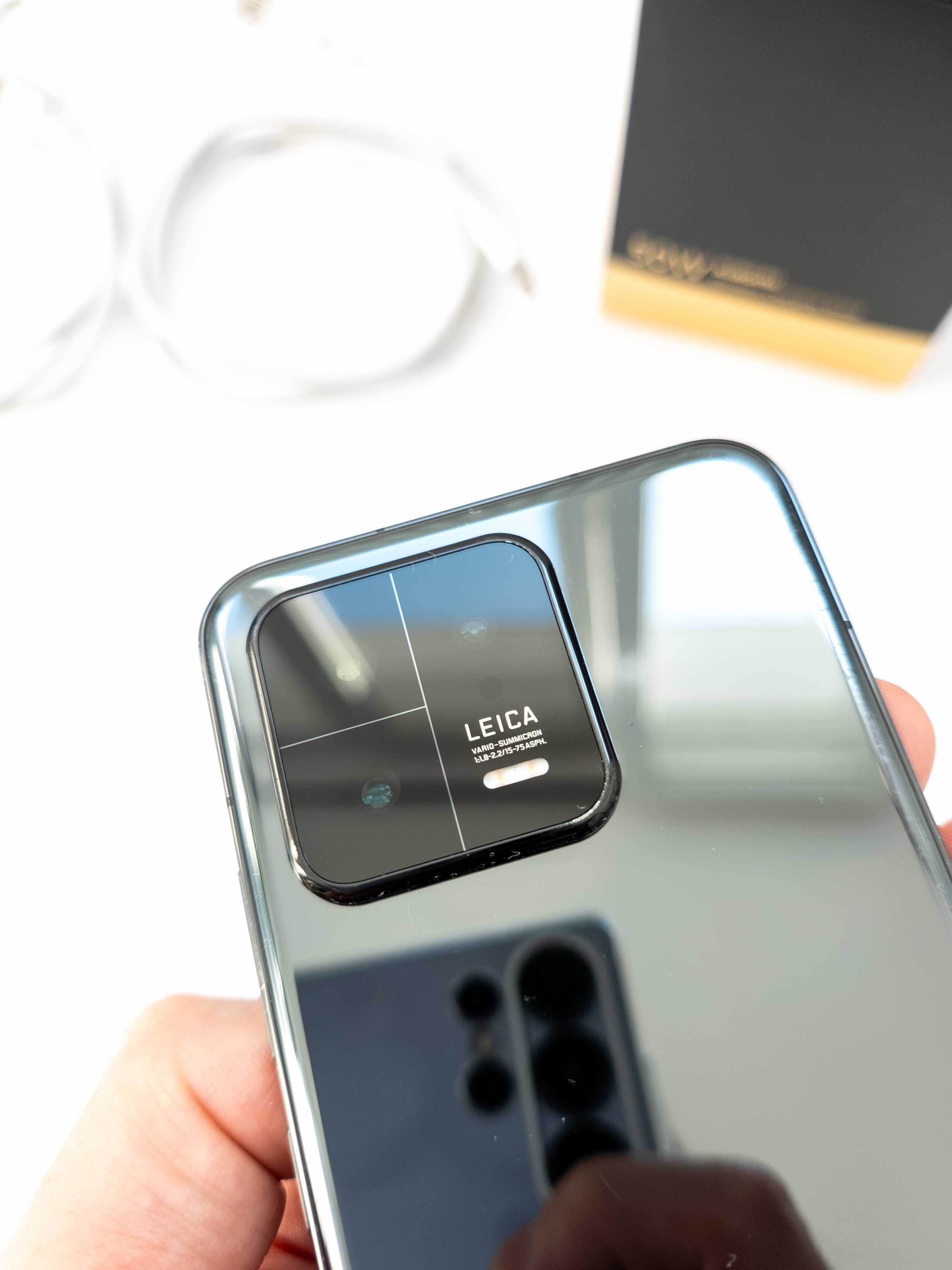 Xiaomi 13 256GB + безжично зарядно 50W + жично зарядно 67W