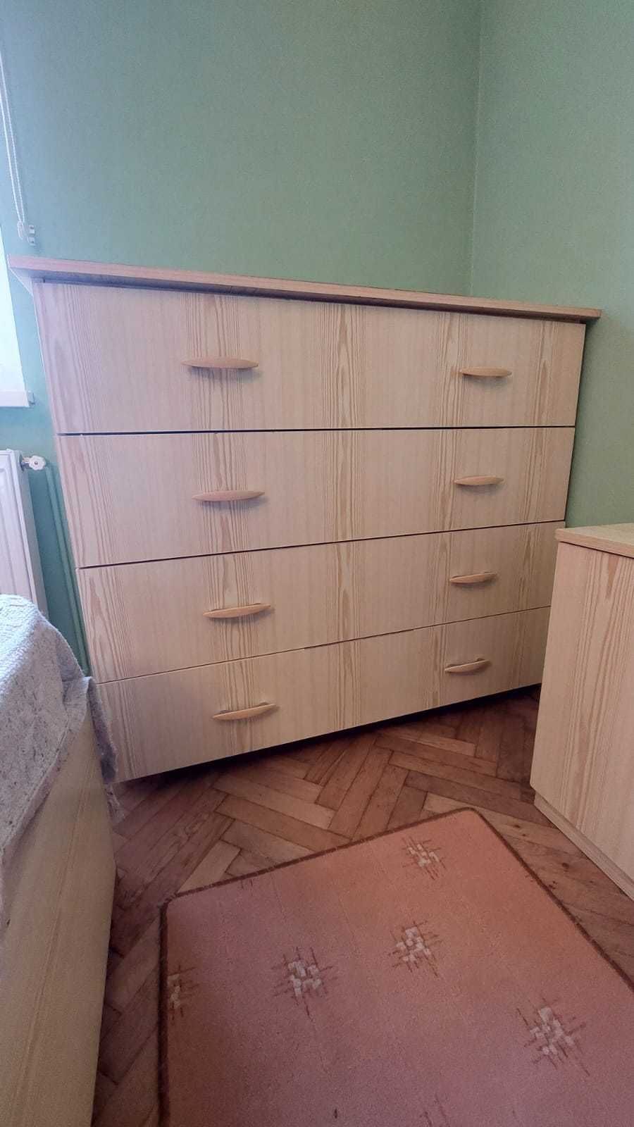 mobila pentru dormitor din PAL, culoare pin, 1300 lei