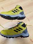 Продавам нови  обувки Adidas - номер 9 1/2
