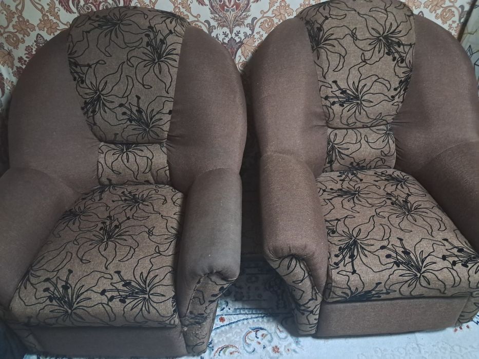 Продам срочно два кресла общая сумма 15000